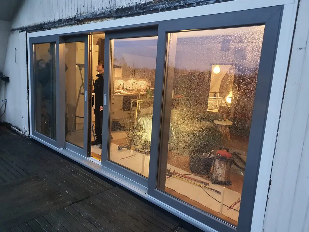 Kunststof schuifpui bij een woning in Peize