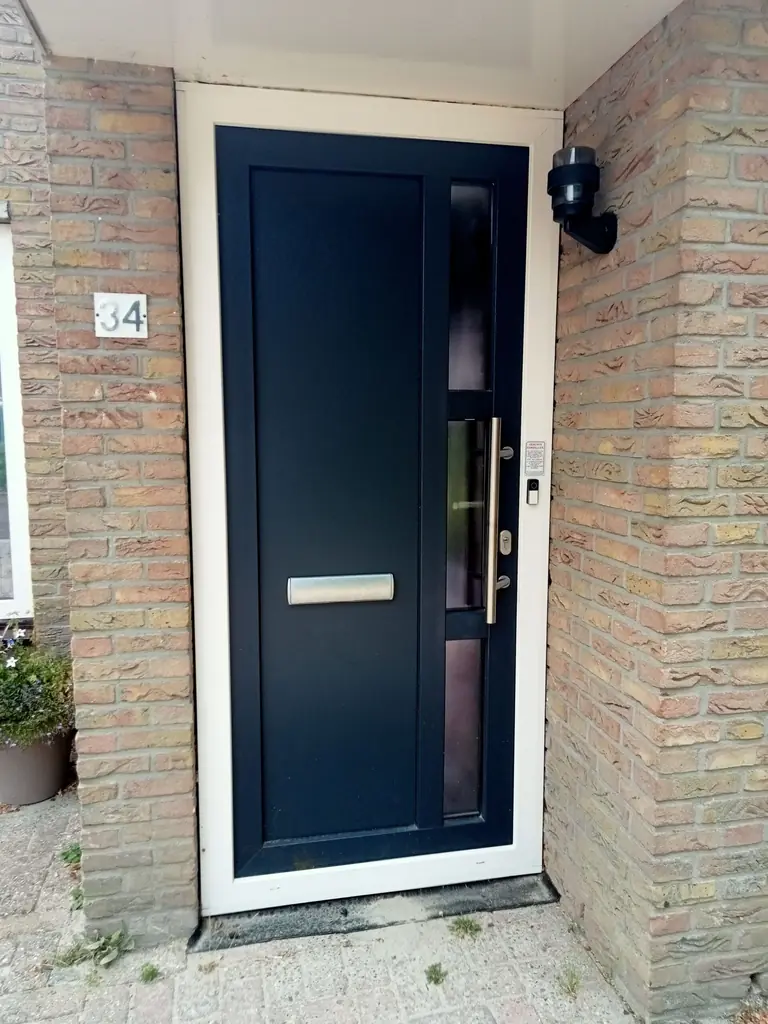 Nieuwe kunststof voordeur in Emmen